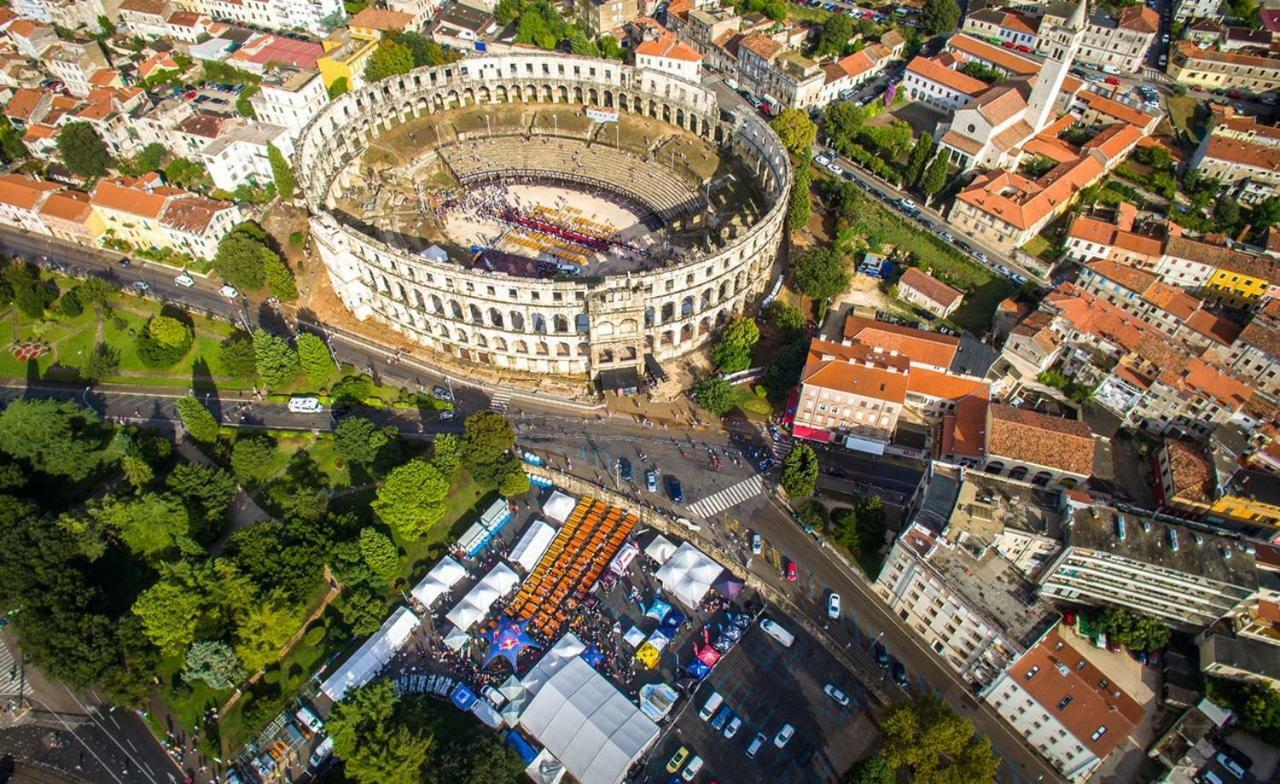 Royal Apartment Pula Exterior photo